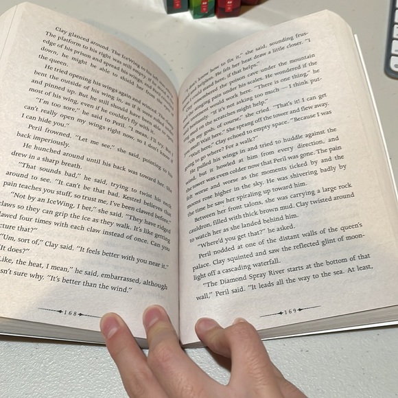 Wings of Fire: The Dragonet Prophecy by Tui T. Sutherland - Picture 3 of 3